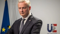 VREME JE DA SE EVROPA OKRENE SEBI Pred zvaničnu posetu Sjedinjenim državama francuski ministar finansija poslao važnu poruku