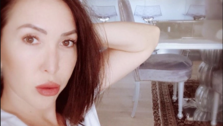 NIGDE SE NE POJAVLJUJE Jelena Janković poslala majku i brata u kupovinu, pa im davala instrukcije preko telefona