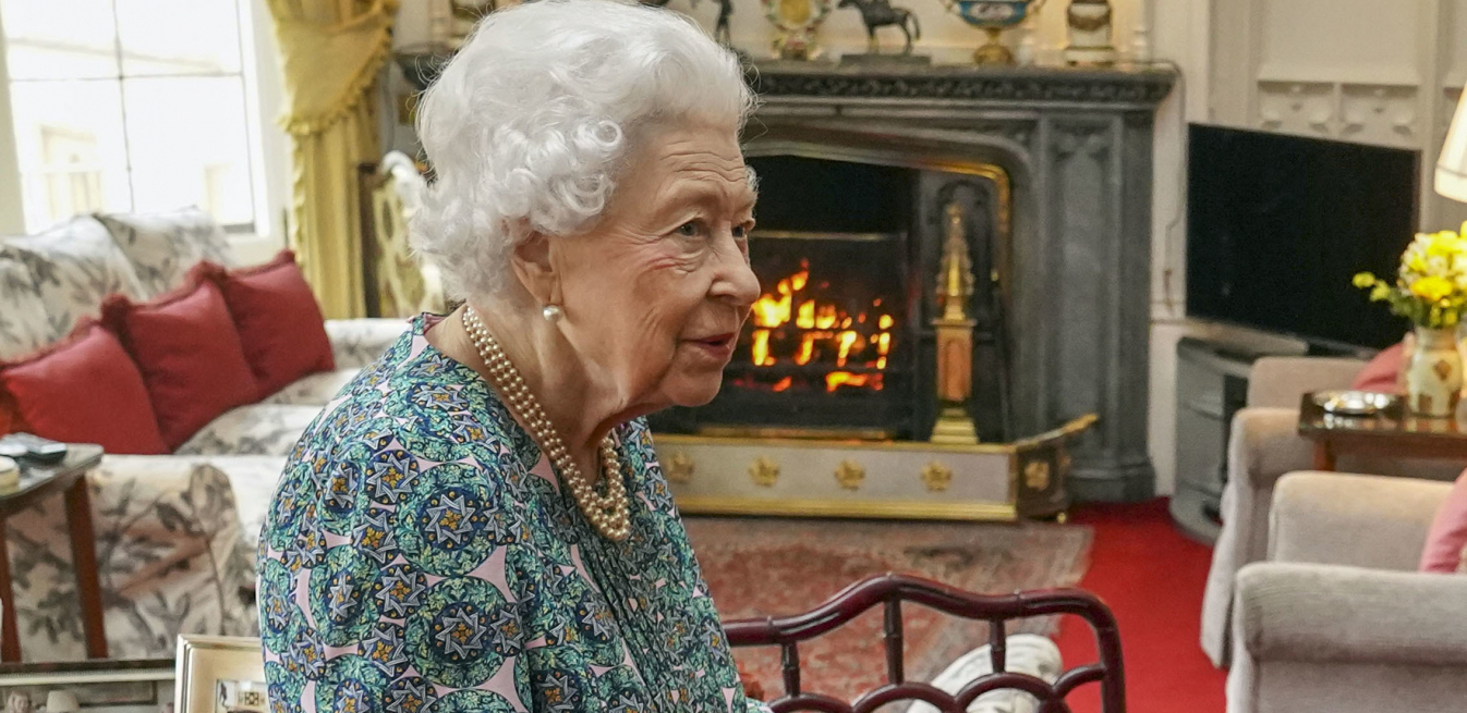 PO ČEMU ĆE OSTATI UPAMĆENA KRALJICA ELIZABETA Istoričar otkriva šta se dolaskom princa Čarlsa menja na britanskom dvoru