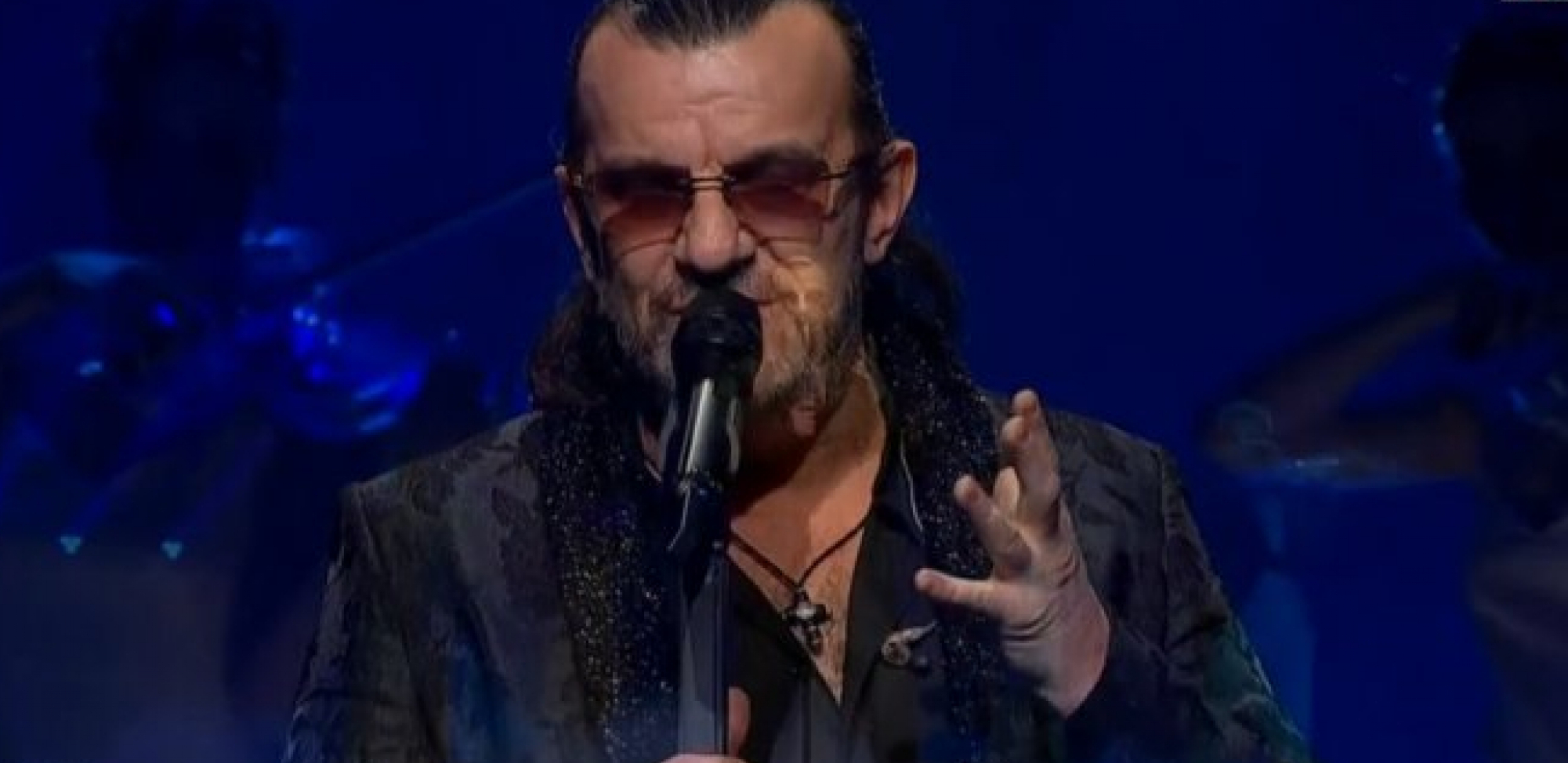 SPREMA SPEKTAKL! Aca Lukas se oglasio pred večerašnje veliko finale! (FOTO)