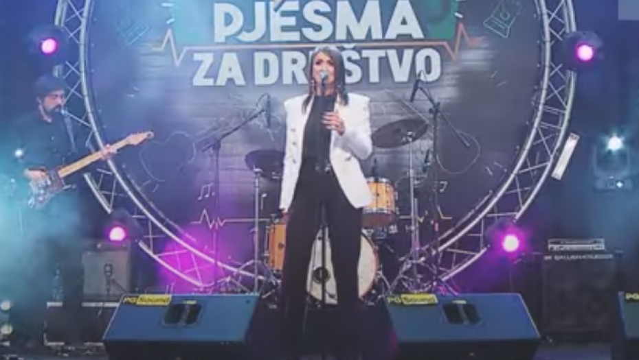 2000. JE NIZALA HITOVE, A ONDA SE DESILA VELIKA TRAGEDIJA Izgubila muža i sina, pa otkrila bolest zbog koje je život promenila iz korena