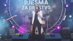 OBOLELA OD TUGE! Pevačica izgubila muža, a onda joj je mlađi sin preminuo