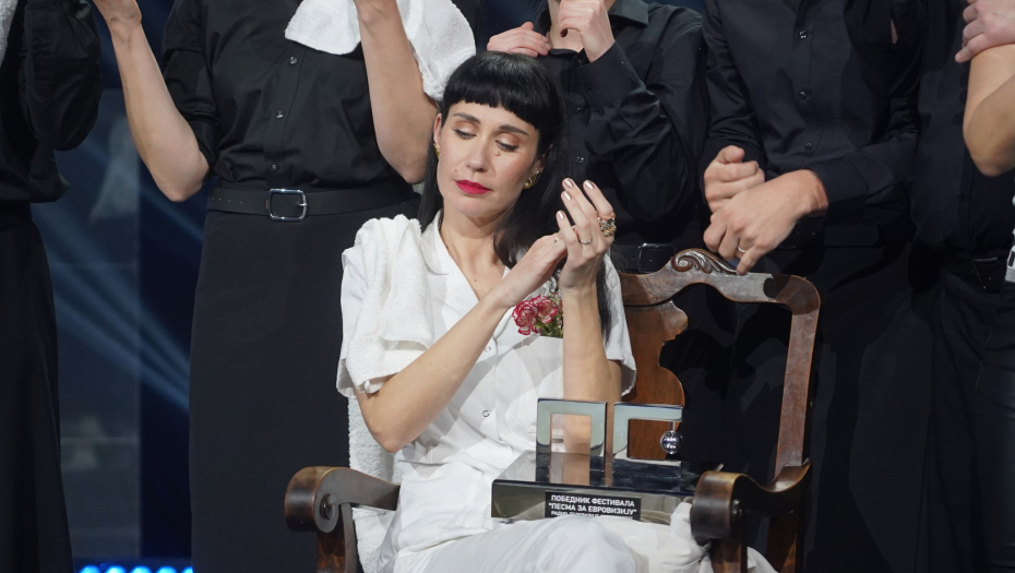 SPAVALA JE NA PODU! Isplivali detalji iz Konstraktine misteriozne prošlosti, otkriveno zbog čega je napustila bend koji ju je proslavio!