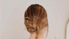 ZA SAMO DVE SEKUNDE Napravite punđu kao iz frizerskog salona (VIDEO)