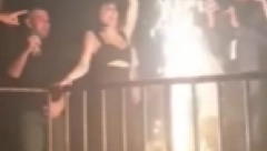 SA DEČKOM SLAVILA PORAZ U GEJ KLUBU! Sara Jo uhvaćena u ludom provodu, dočekana ovacijama i vatrometom! (VIDEO)