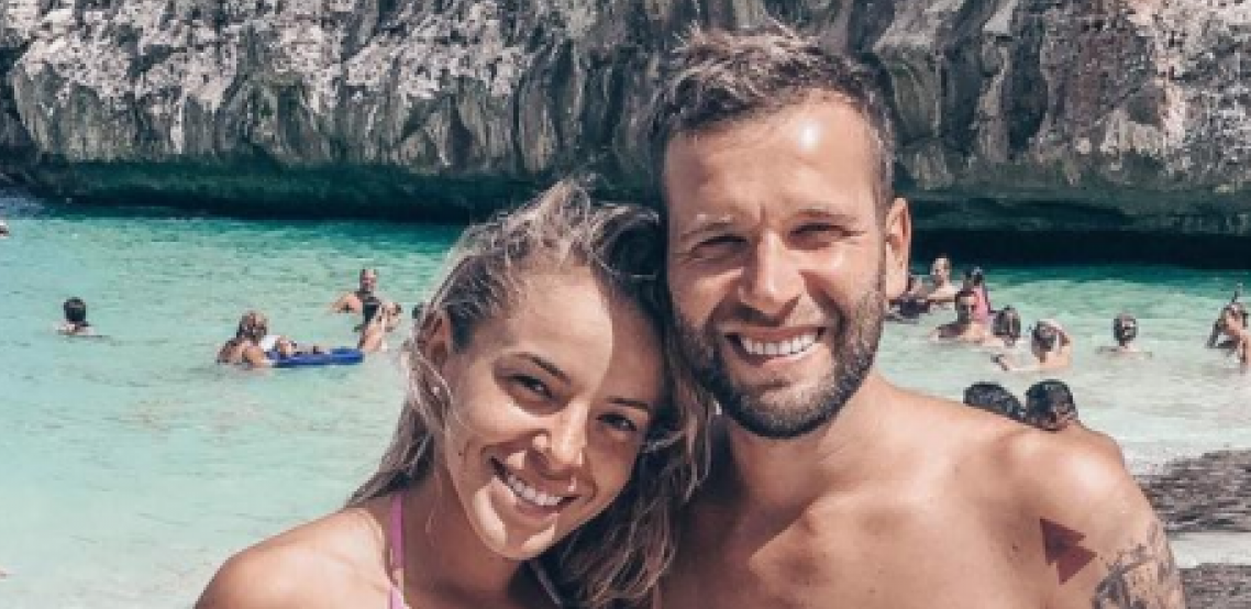 PEVAČ I NJEGOVA BIVŠA PROSLAVILI ĆERKICI ROĐENDAN Emotivne fotografije sa proslave sve raznežile, otkriveno i u kakvim su odnosima (FOTO)