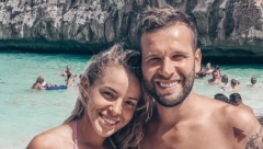 PEVAČ I NJEGOVA BIVŠA PROSLAVILI ĆERKICI ROĐENDAN Emotivne fotografije sa proslave sve raznežile, otkriveno i u kakvim su odnosima (FOTO)