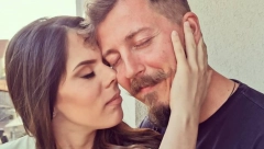 TRAGEDIJA U DOMU POZNATOG PEVAČA Njegova supruga obelodanila bolan gubitak! (FOTO)