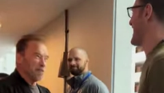 SKANDAL NA AERODROMU Arnold Švarceneger zadržan, carinci mu pronašli ovo u koferu