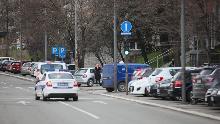 UDARIO MAJKU PESNICOM U GLAVU ZATIM JE ŠUTIRAO U STOMAK Tužilaštvo u Pančevu podiglo optužnicu zbog nasilja u porodici