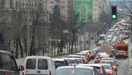 KARAMBOL U KNEZA MILOŠA U BEOGRADU Sudar dva automobila izazvao haos, kilometarske kolone!