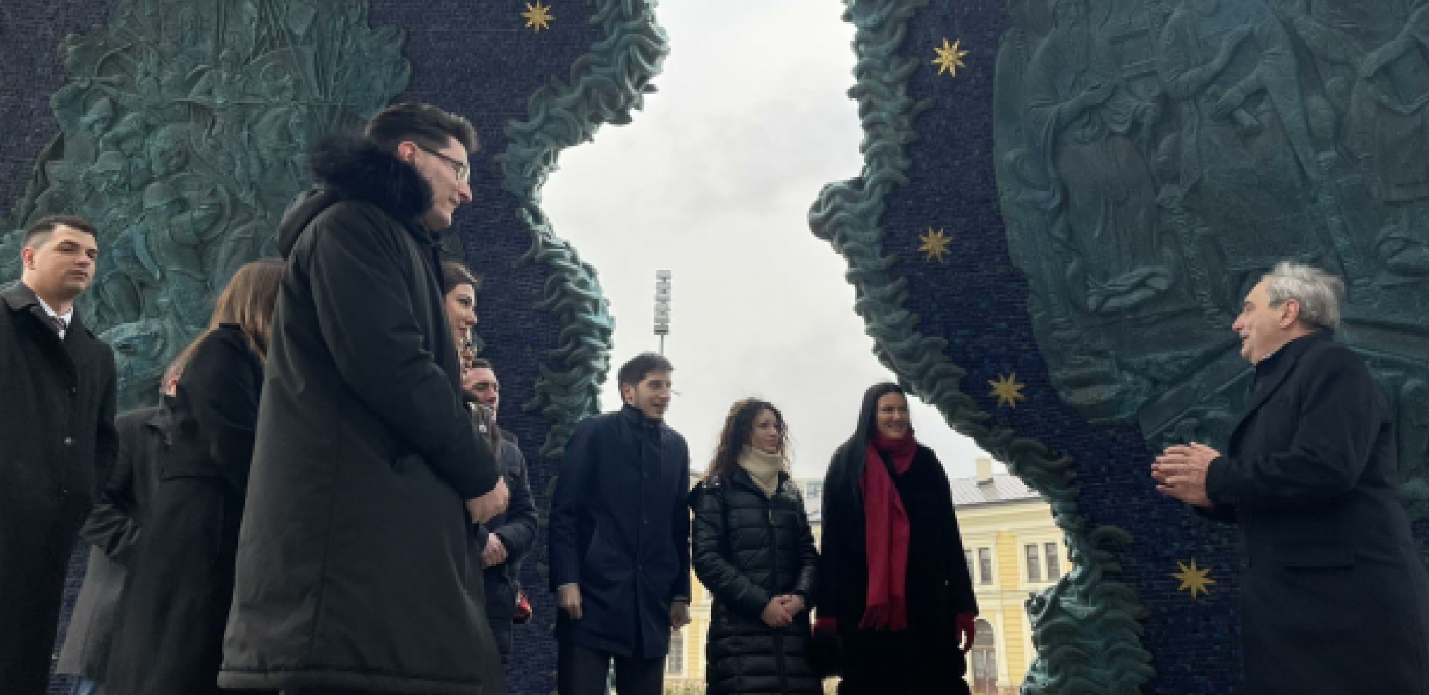 SIMBOL SRPSKE DRŽAVE I DRŽAVNOSTI Kandidati sa SNS liste poručili: Ovo je priča o nama - o Srbiji koja zna odakle je došla i kuda treba da ide (FOTO/VIDEO)