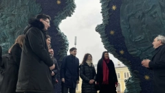 SIMBOL SRPSKE DRŽAVE I DRŽAVNOSTI Kandidati sa SNS liste poručili: Ovo je priča o nama - o Srbiji koja zna odakle je došla i kuda treba da ide (FOTO/VIDEO)