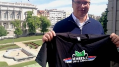 BRAVO MAJSTORI! Predsednik Vučić odgovorio na šalu: Sledeći put snimam u njoj!