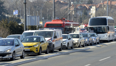 UPOZORENJE IZ AMSS Pravite duže i češće pauze u vožnji, putujte samo ako je neodložno