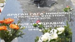 ODRŽAN POMEN GAGI NIKOLIĆU! Tužni prizori na groblju, legendarni glumac zaboravljen od svih, a od kolega su došli samo njih dvojica! (FOTO)