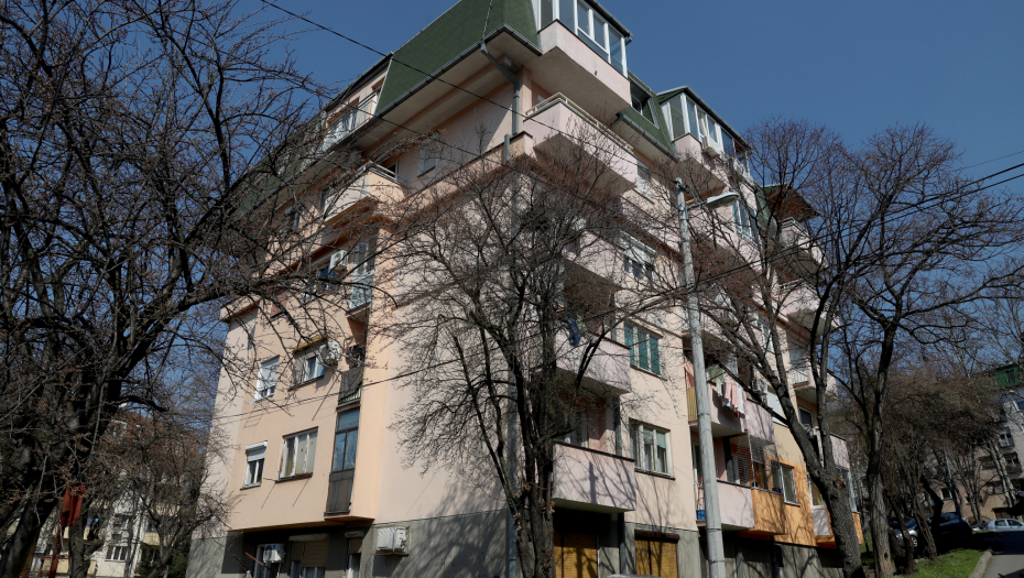 ZARIO MU ŠRAFCIGER U VRAT ZBOG PROSTITUTKE Beogradska policija uhapsila Stefana S. (23) zbog pokušaja ubistva Miloša P. (27)