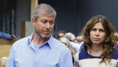 LEPA JE KAO SAN Bivša supruga Romana Abramoviča je procvetala nakon razvoda, gazi petu deceniju i muškarci čeznu za njom (FOTO)