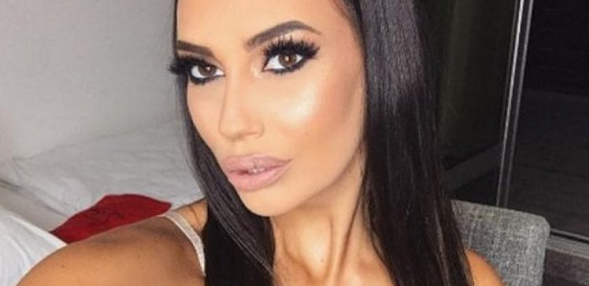 BUJNI DEKOLTE I RAVAN STOMAK! Kaća Grujić podelila fotku iz teretane, pa zapalila društvene mreže! (FOTO)