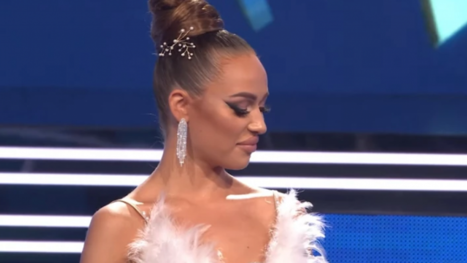 NE ODUSTAJE OD PROVOKACIJE Takmičarka 'Zvezda Granda' nakon prozivki, ovaj put se pojavila u neočekivanom izdanju (FOTO)