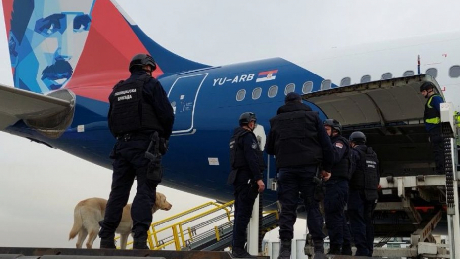 JOŠ JEDNA LAŽNA DOJAVA O BOMBI MUP: Završen kontradiverzioni pregled aviona, radi se na identifikaciji osoba koje šalju dojave
