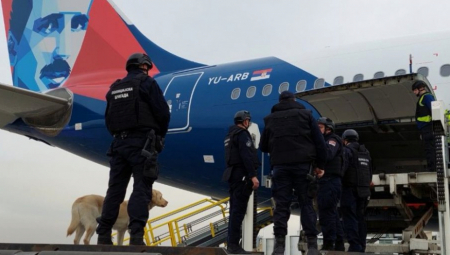JOŠ JEDNA LAŽNA DOJAVA O BOMBI MUP: Završen kontradiverzioni pregled aviona, radi se na identifikaciji osoba koje šalju dojave