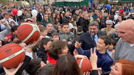 ČLANOVI SNS SVOJIM SREDSTVIMA OBNOVILI TEREN U KOTEŽU Brnabić na otvaranju:  Stvaramo bolje uslove i budućnost za generacije koje dolaze