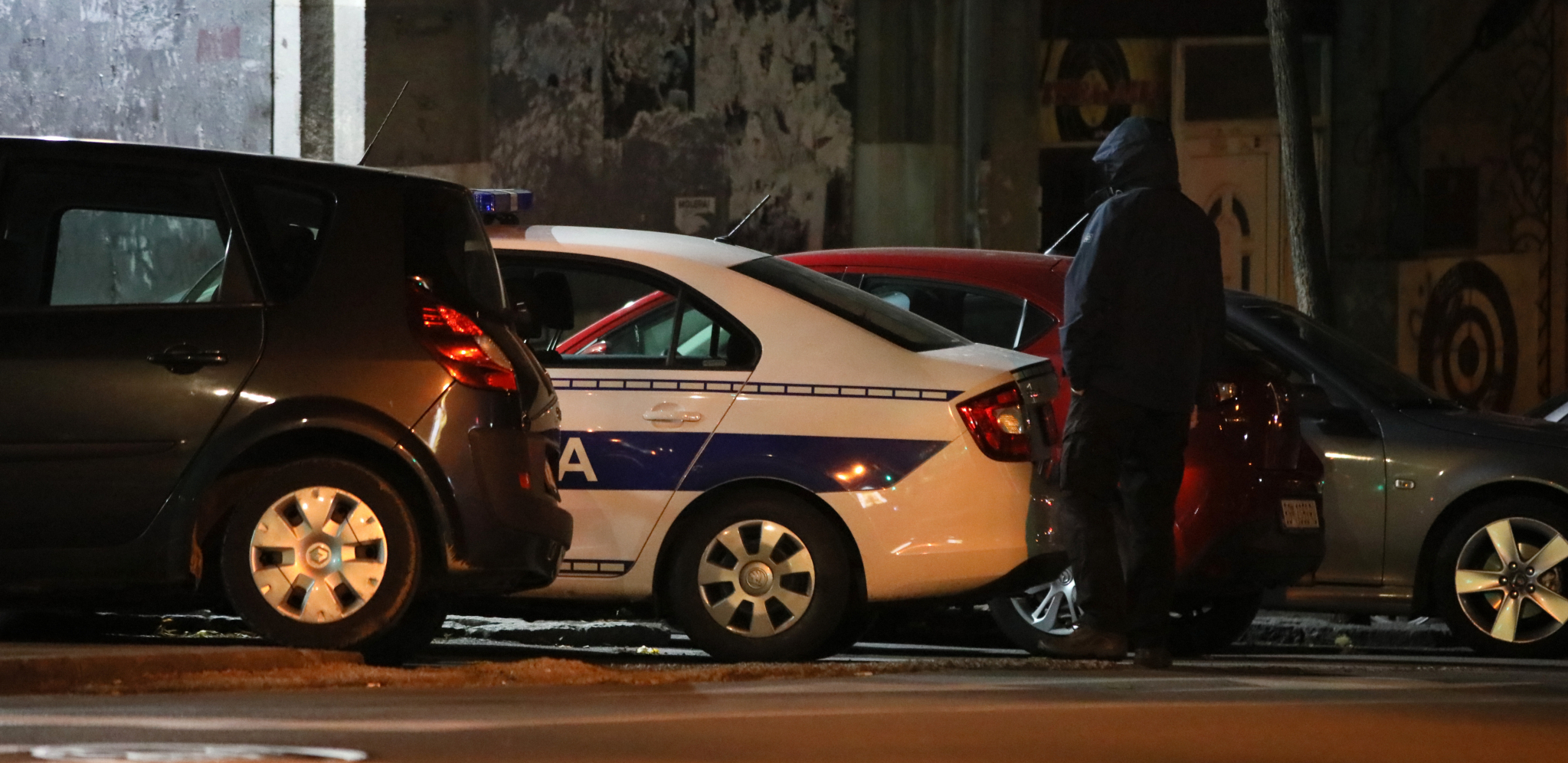 UŽASNE SCENE PORODIČNOG NASILJA U SOPOTU Pesnicama tukao suprugu u kući: Nesrećna žena primljena u bolnicu!