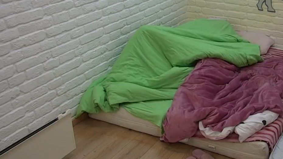 TRESLA SE IZOLACIJA! Žestok se*s Cara i Ane, nisu mogli da obuzdaju strasti, Dalila na aparatima!