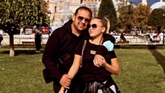 PEVAČ OSTAVIO ŽENU, PA ZAVEO 15 GODINA MLAĐU! Pričalo se da je ona razlog kraha njegovog braka