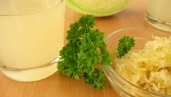 POMAŽE KOD ČIRA NA ŽELUCU, POVIŠENOG HOLESTEROLA I ANEMIJE Uz samo dve čaše dnevno rešite se ovih zdravstvenih problema, a možete izgubiti i koju kilu!