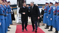 NEHAMER U BEOGRADU Ministar Vulin svečano je dočekao kancelara Austrije (FOTO)