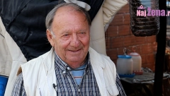 TRAVAR RADE OTKRIO DOMAĆI RECEPT ZA OBARANJE PRITISKA Potrebna su vam samo dva sastojka za ovaj lekoviti čaj