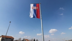 IZNENAĐENJE ZA GRAĐANE Osvanula srpska trobojka kod Pan;eva;kog mosta, a pored zastave stoji i OVO (FOTO/VIDEO)