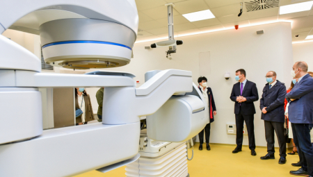 MIROVIĆ OBIŠAO KAMENICU 3: Vojvodina prvi put dobila najsavremeniji medicinski aparat – iks nož, a za deset dana novi PET skener