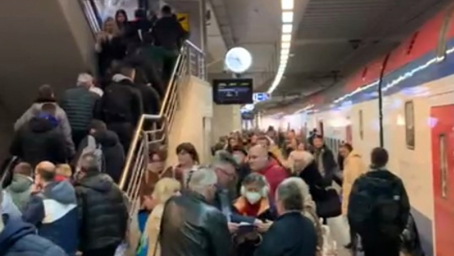 VOZOVI DANAS PUNI! Celog dana gužve za Novi Sad, narod pohrlio! (VIDEO)