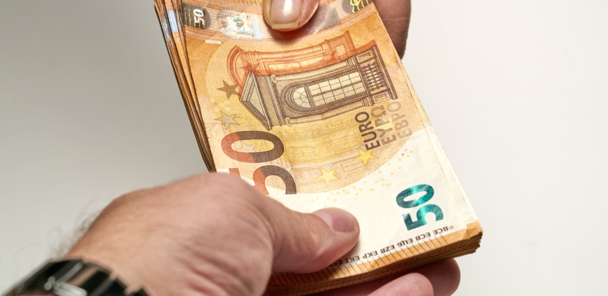 OVAJ ČOVEK JE PRAVI BAKSUZ! Dobio na lutriji 250.000 evra, a ne može da ih podigne iz jednog razloga!