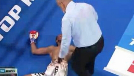ALO! VIC DANA Sudija odbrojava bokseru...