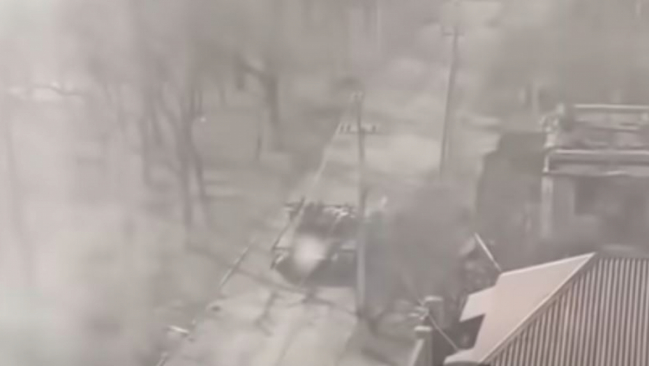 DONJECK POD MASOVNOM RAKETNOM VATROM Oko 50 raketa "Grad" palo na naselje (VIDEO)