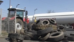 FRANCUZIMA DOGORELO DO NOKTIJU Cene skaču, kupovna moć pada, demonstranti blokirali rafineriju nafte (VIDEO)