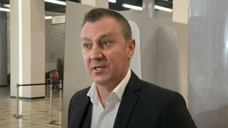 OVO JE BAJINA BIVŠA ŽENA Zgodnu plavušu nikada nismo videli u javnosti, razvod je sve iznenadio, a evo i kako ona izgleda (FOTO)