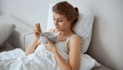 NAJSTARIJI TRIK ZA VITKU LINIJU  Jedite samo jednu namirnicu pred spavanje i garantovano ćete se smršati!