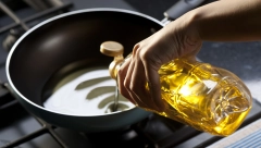 TRIK BAKA DARE REŠAVA OVAJ PROBLEM Šta da učinite da ulje ne prska po šporetu?