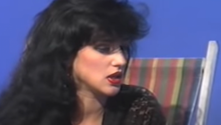 DA LI PREPOZNAJETE PEVAČICU SA FOTOGRAFIJE! Zvali su je srpska Samanta Foks, bila je deo rijalitija, a proglašena je i misicom!