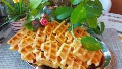 DOMAĆA SLANA ZANIMACIJA Sjajni vafli sa sirom i susamom bez margarina (VIDEO)