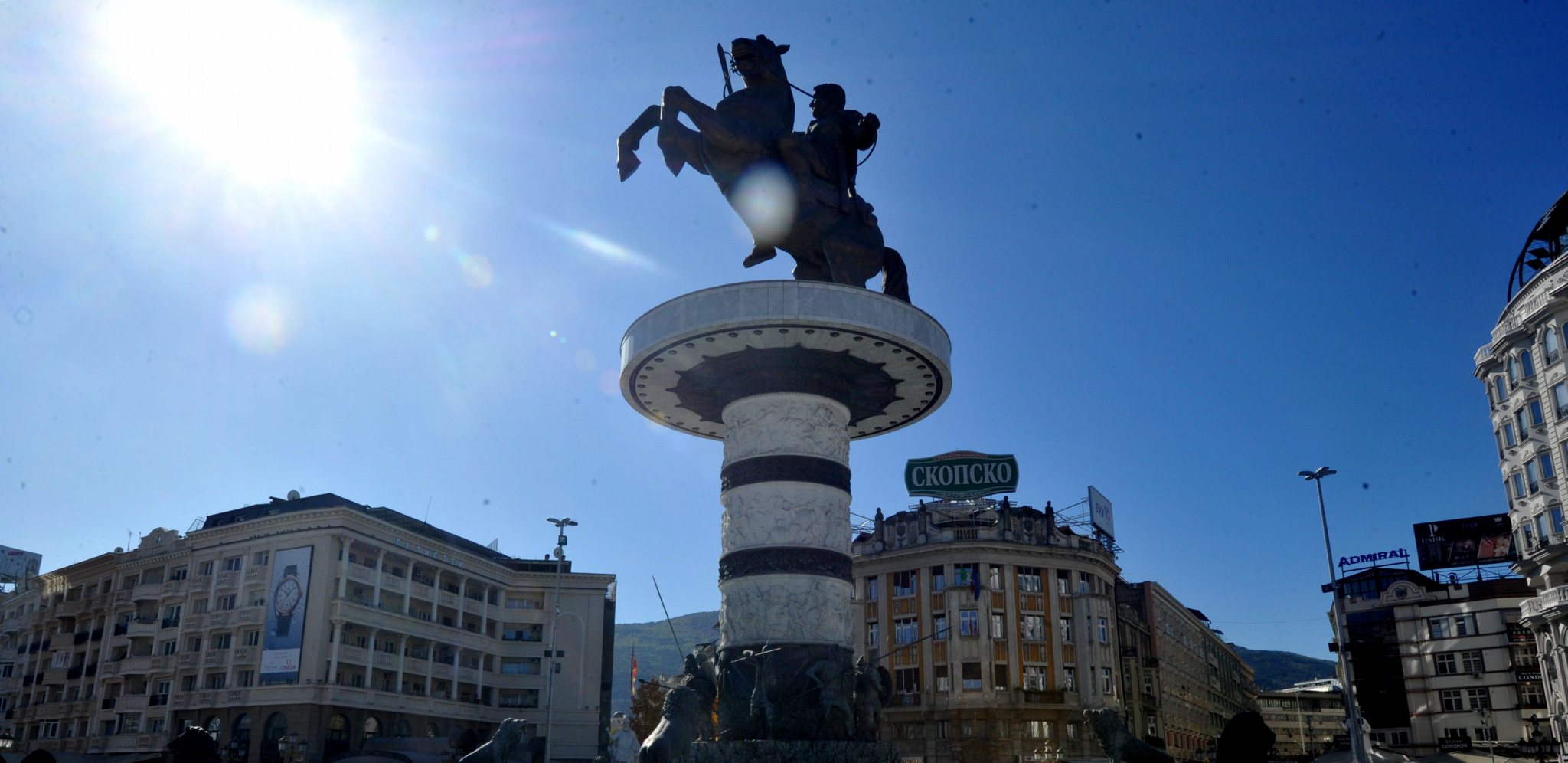 ALBANCI I BUGARI "UDARILI" NA SKOPLJE Na meti napada najviši pravni akt Severne Makednije
