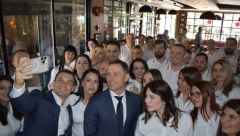 ONI SU BUDUĆNOST Irena Vujović i Siniša Mali razgovarali su sa mladima na Banjici