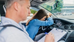 ŽENA POLOŽILA 150 VOZAČKIH ISPITA ZA DRUGE LJUDE Bićete šokirani kako je to uspela