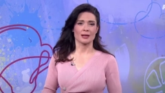 SMERNA I ZAKOPČANA DO GRLA NA TELEVIZIJI! Popularna voditeljka se skinula u bikini i pokazala zavidnu figuru!