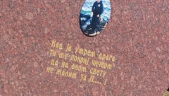 OVO JE NEVEROVATNO Čovek je sam sebi na spomeniku napisao ovako nešto